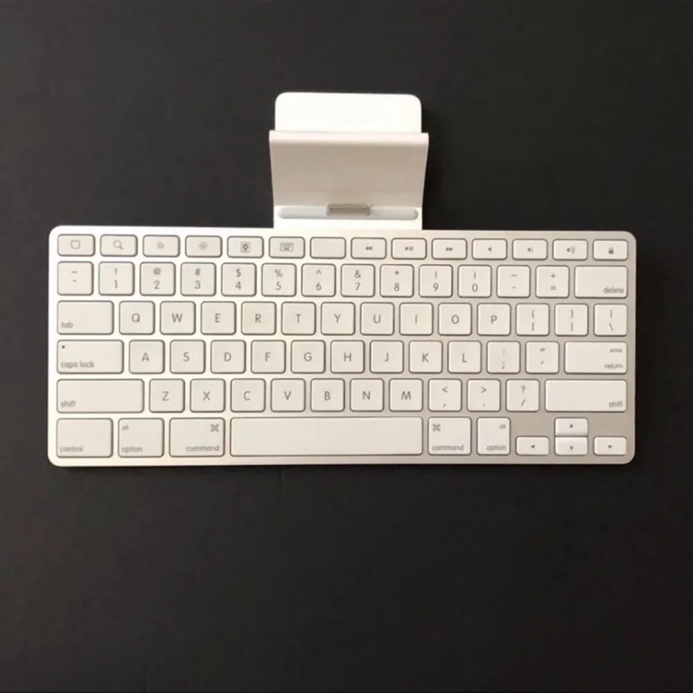 Apple A1359 iPad Keyboard Dock